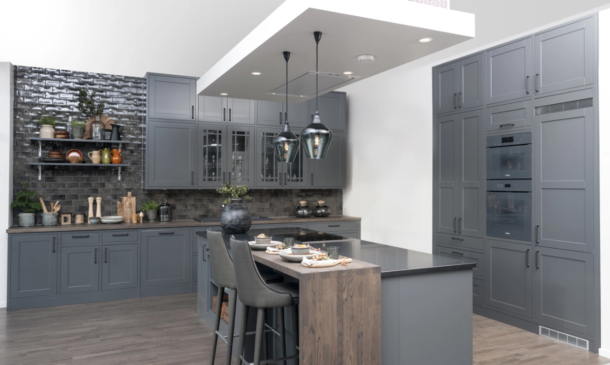 Airis-C ceiling-mounted stove guard in a kitchen