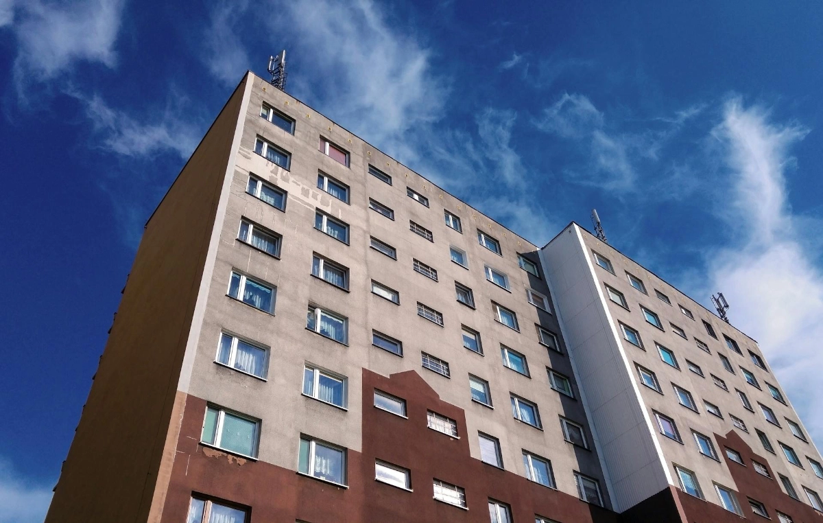 Communal living accommodation protected by Airis